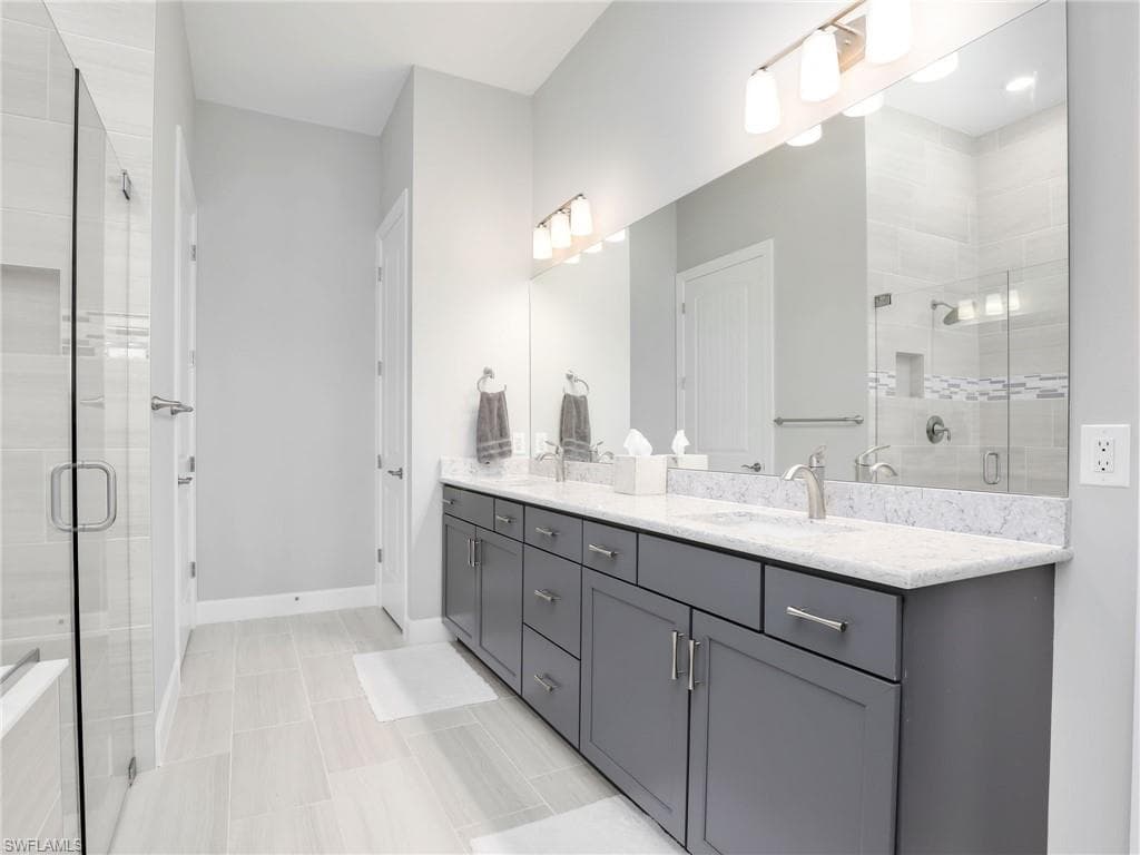 21064 Hallandale DR-14