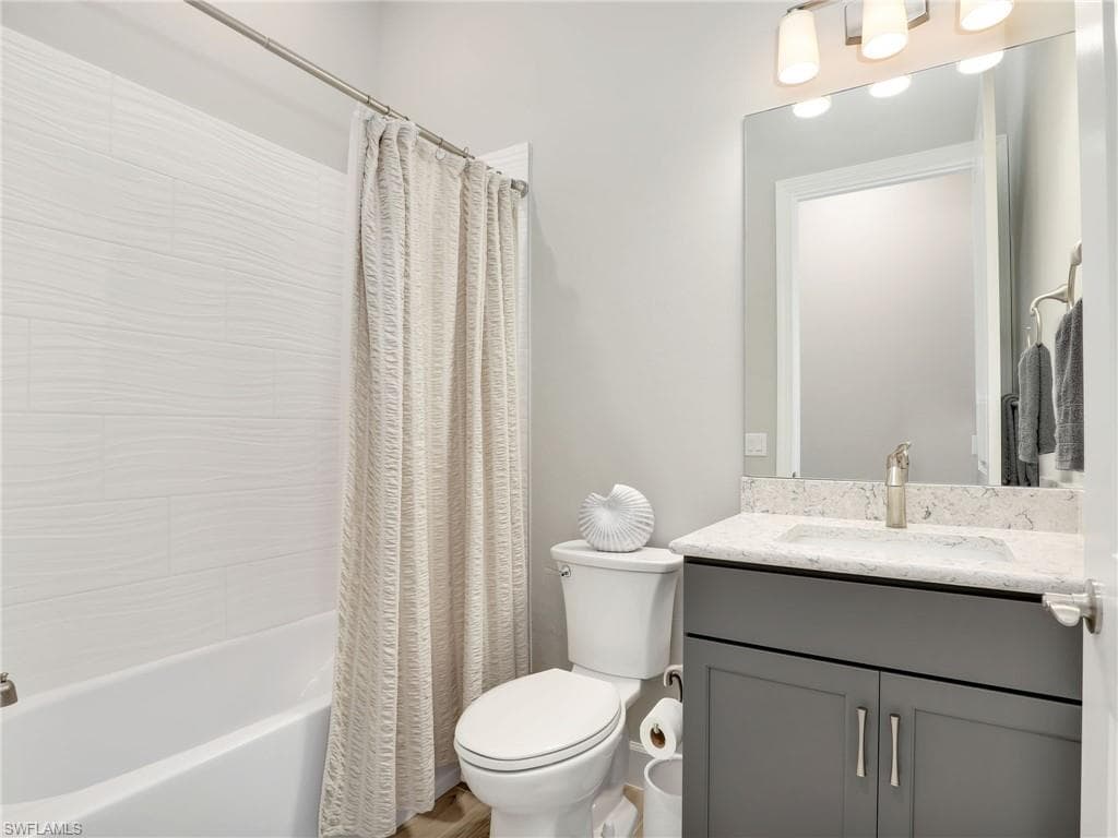 21064 Hallandale DR-19