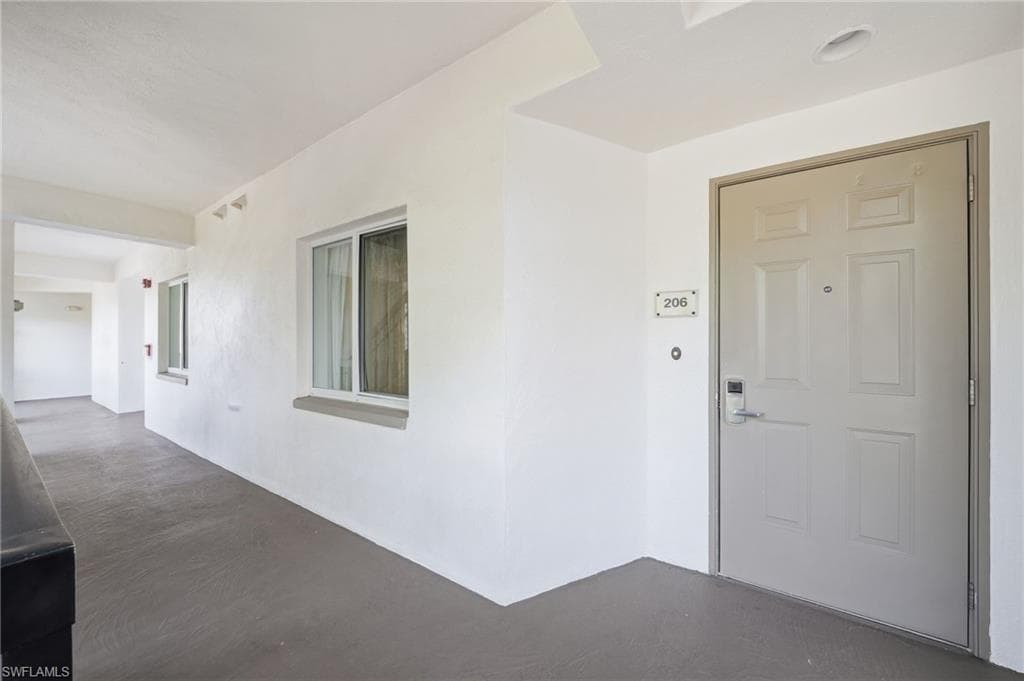 221 9th ST S 206-27