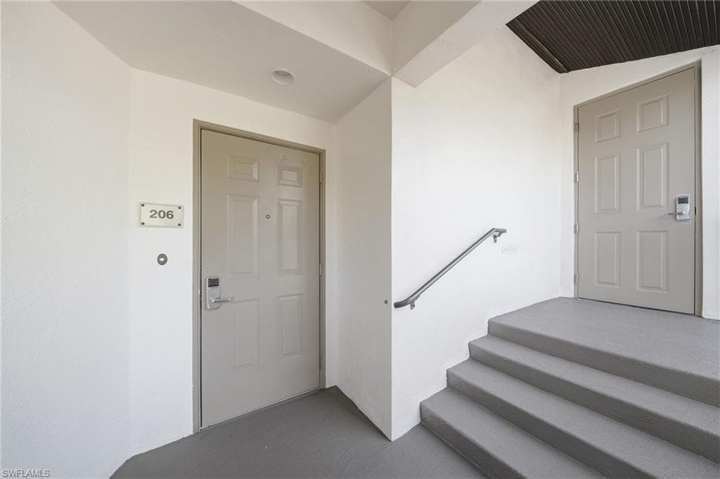 221 9th ST S 206-2