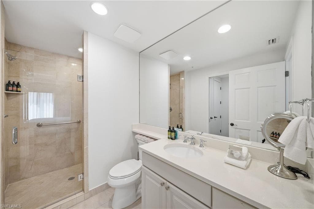 221 9th ST S 206-17