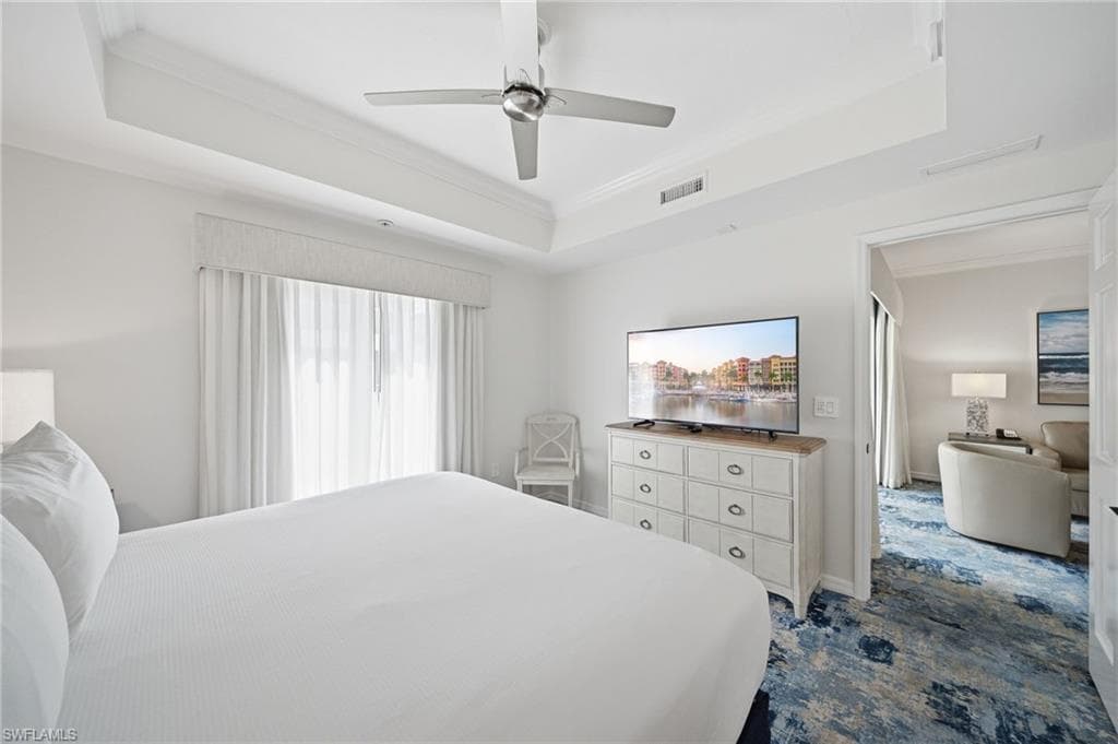 221 9th ST S 206-16