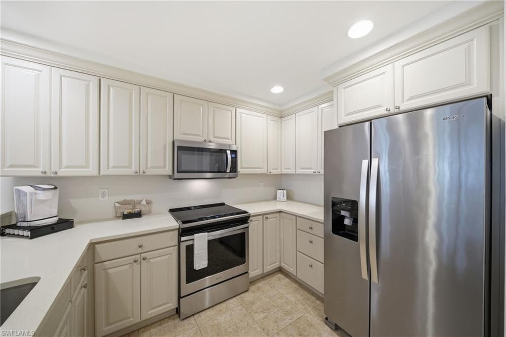 221 9th ST S 206-5