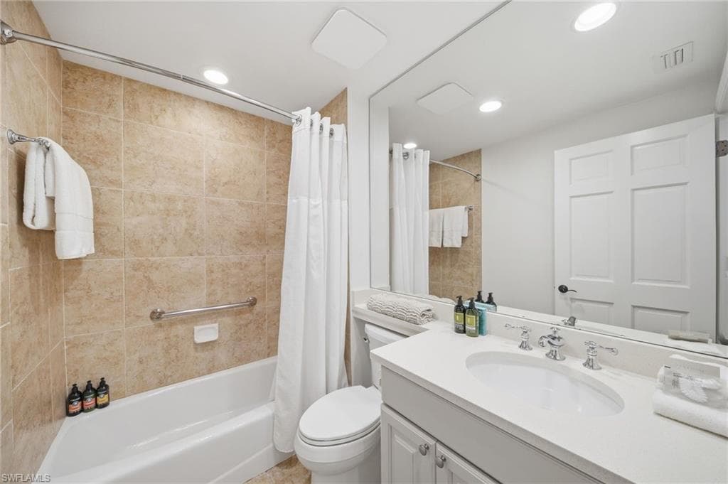 221 9th ST S 206-21