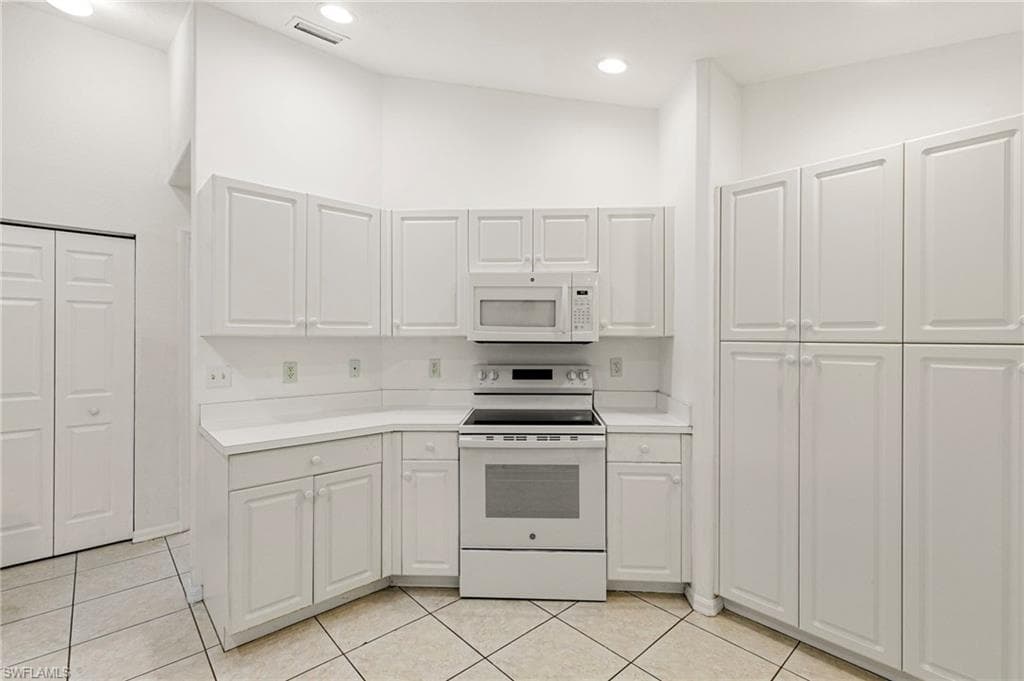 12340 Notting Hill LN 23-10