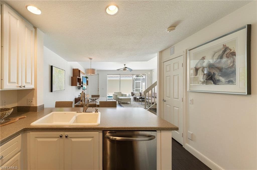 15107 Auk WAY-8