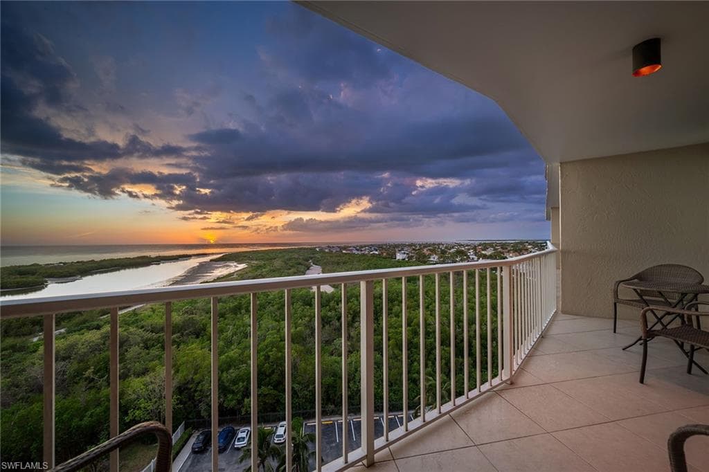 440 Seaview CT 1201-5