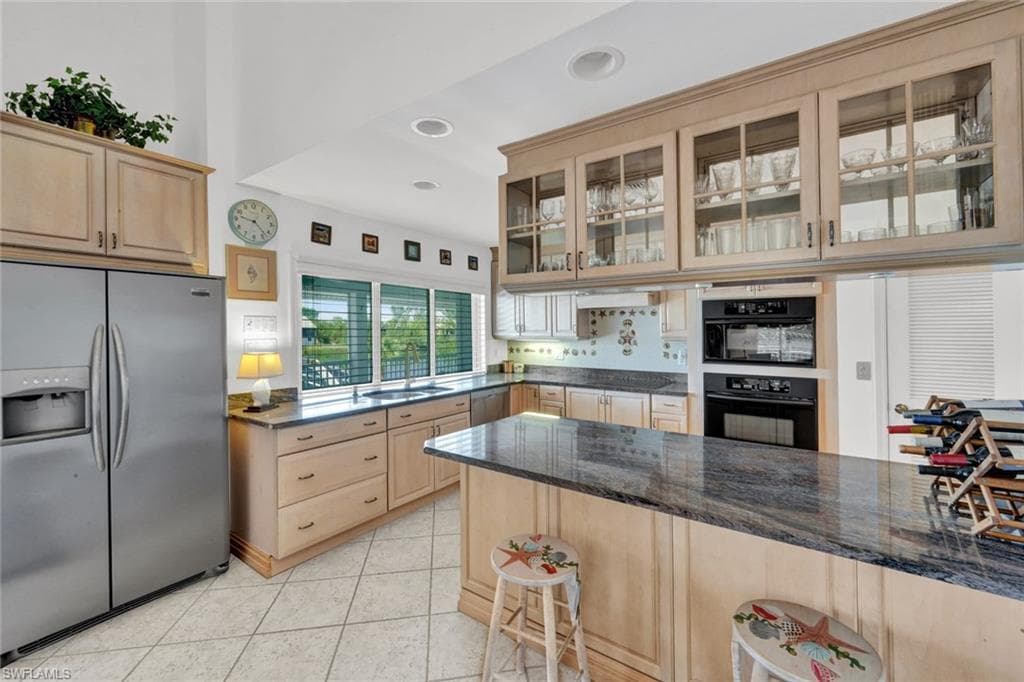 9007 Mockingbird DR-28