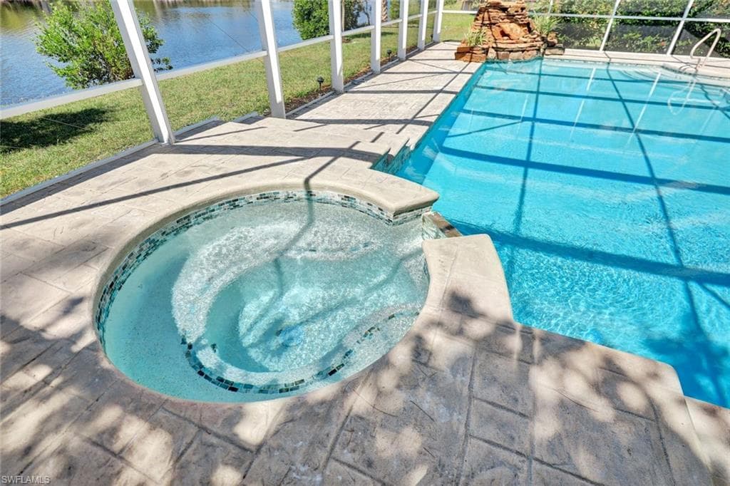 9007 Mockingbird DR-11