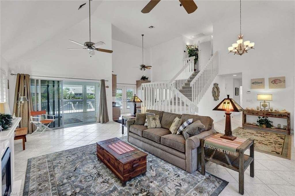 9007 Mockingbird DR-19