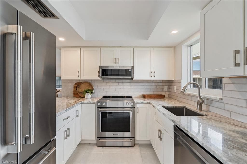185 Palm DR 18L-19
