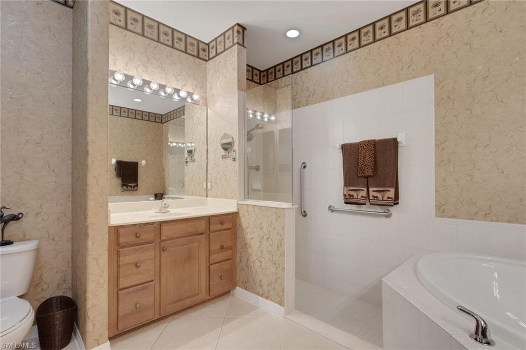 4660 WINGED FOOT CT 102-24