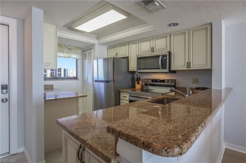 8350 Estero BLVD 423-6