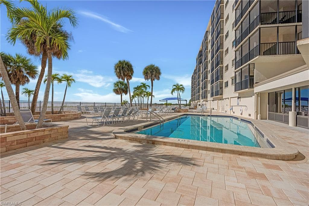 8350 Estero BLVD 423-22