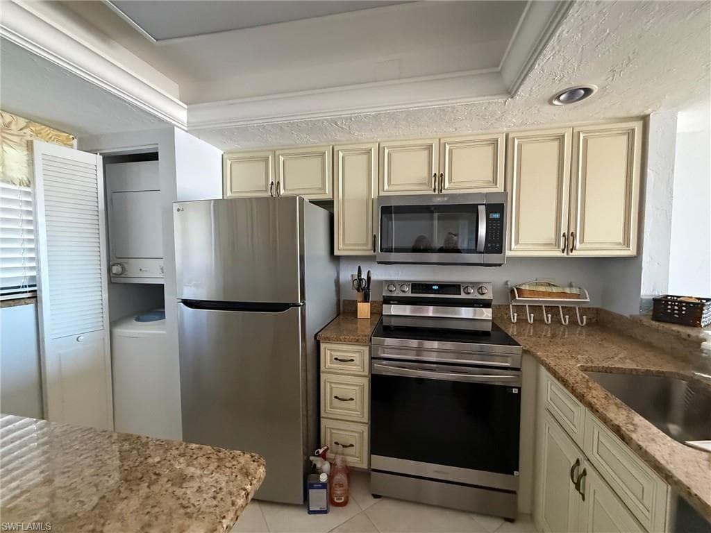 8350 Estero BLVD 423-7
