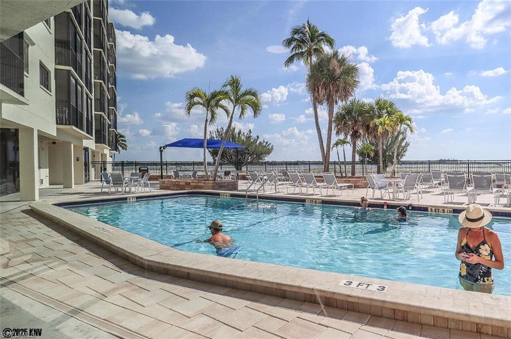 8350 Estero BLVD 423-20