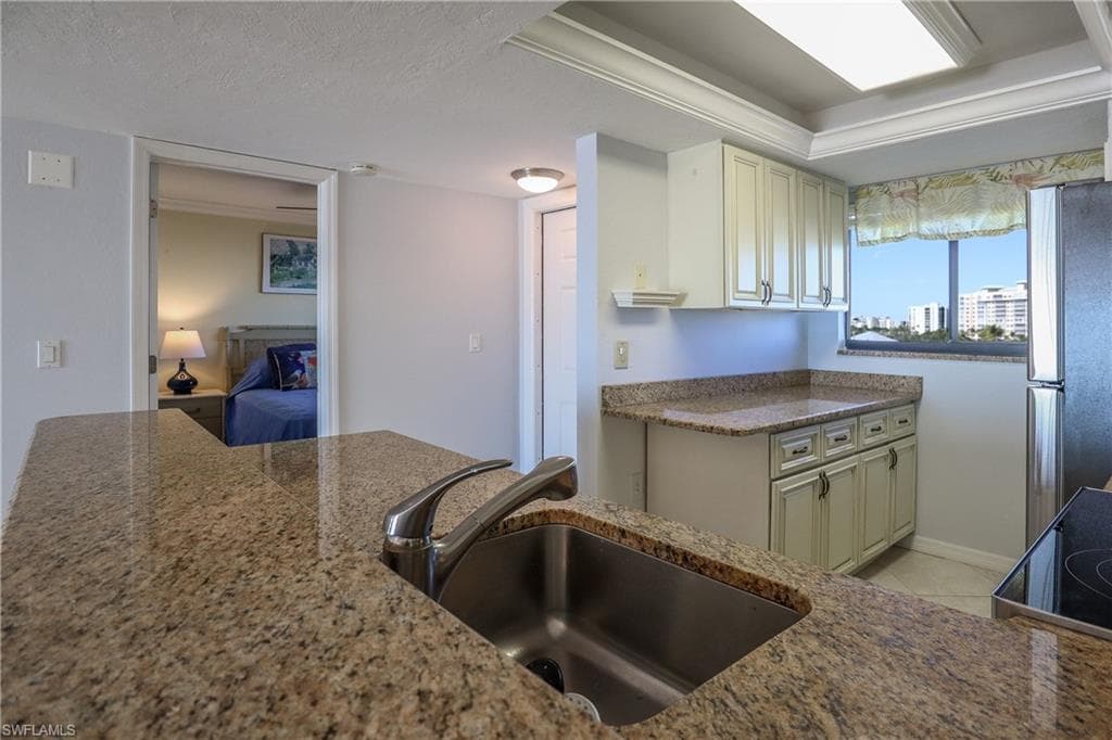 8350 Estero BLVD 423-9