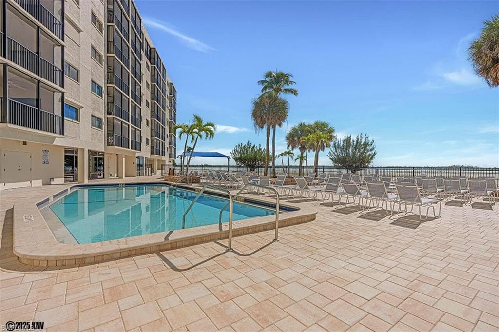 8350 Estero BLVD 423-19