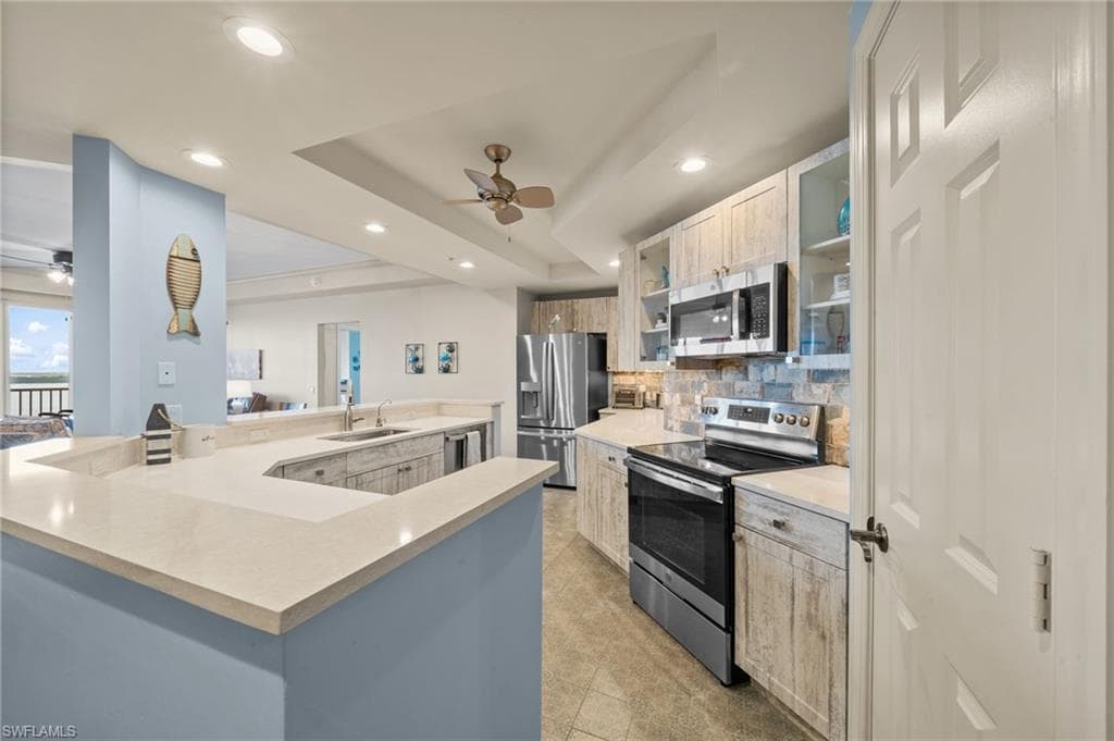 2743 1st ST 1404-6