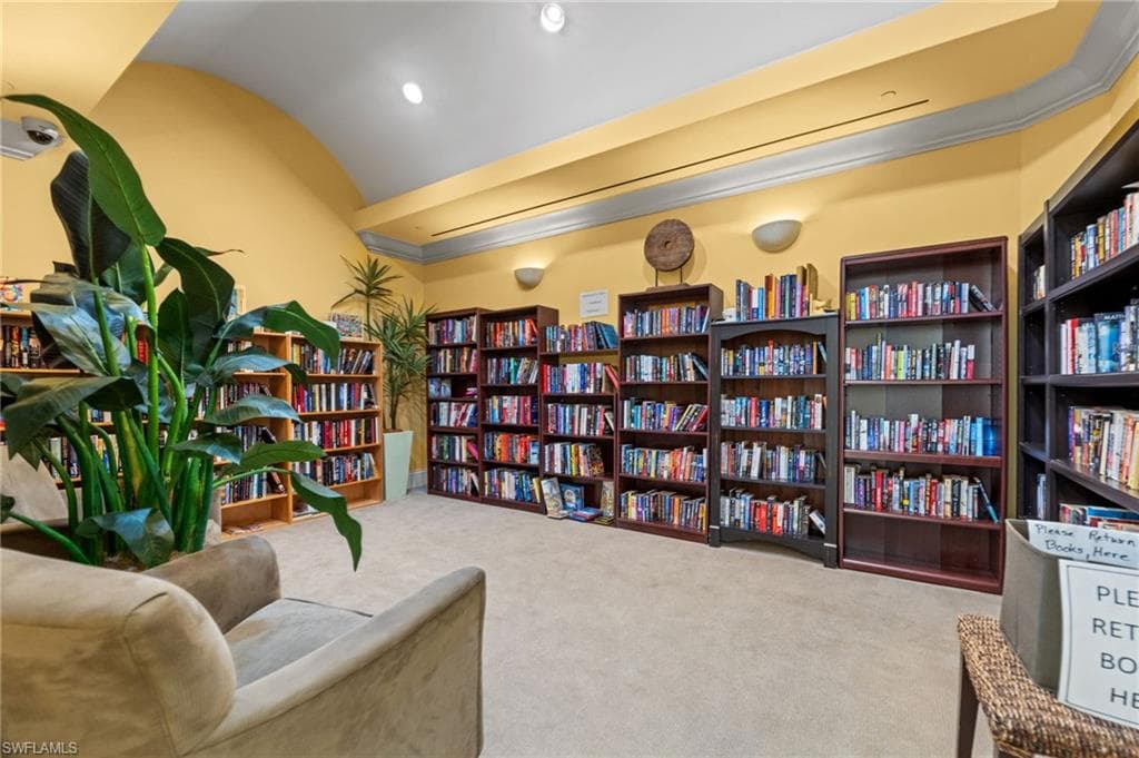 2743 1st ST 1404-43