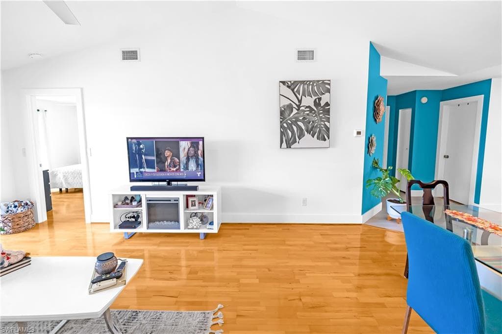 1330 Derbyshire CT E203-13