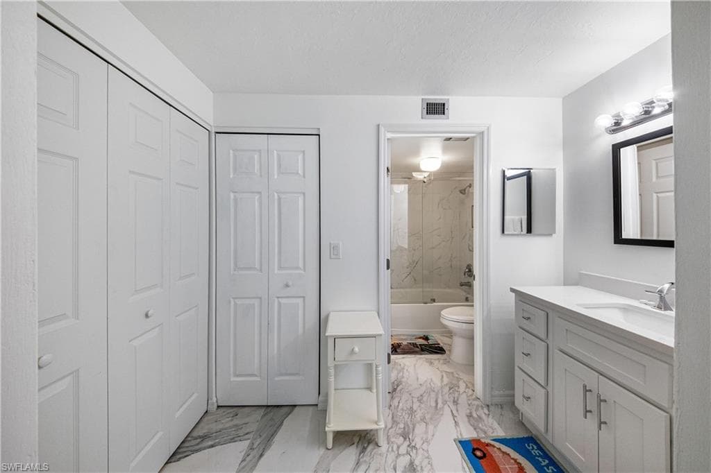 320 Seaview CT 1207-23