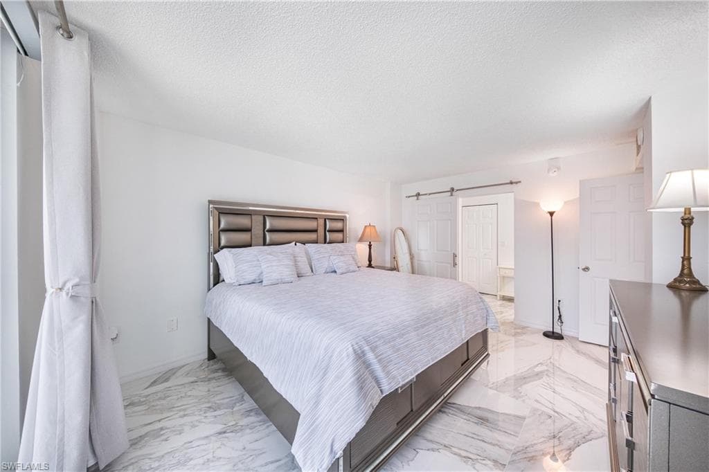 320 Seaview CT 1207-16