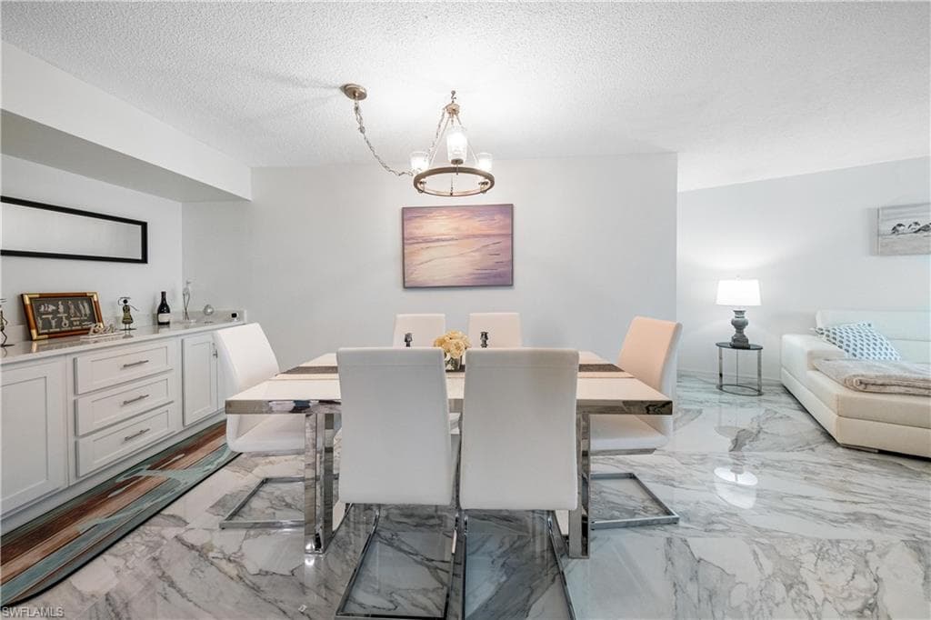 320 Seaview CT 1207-5