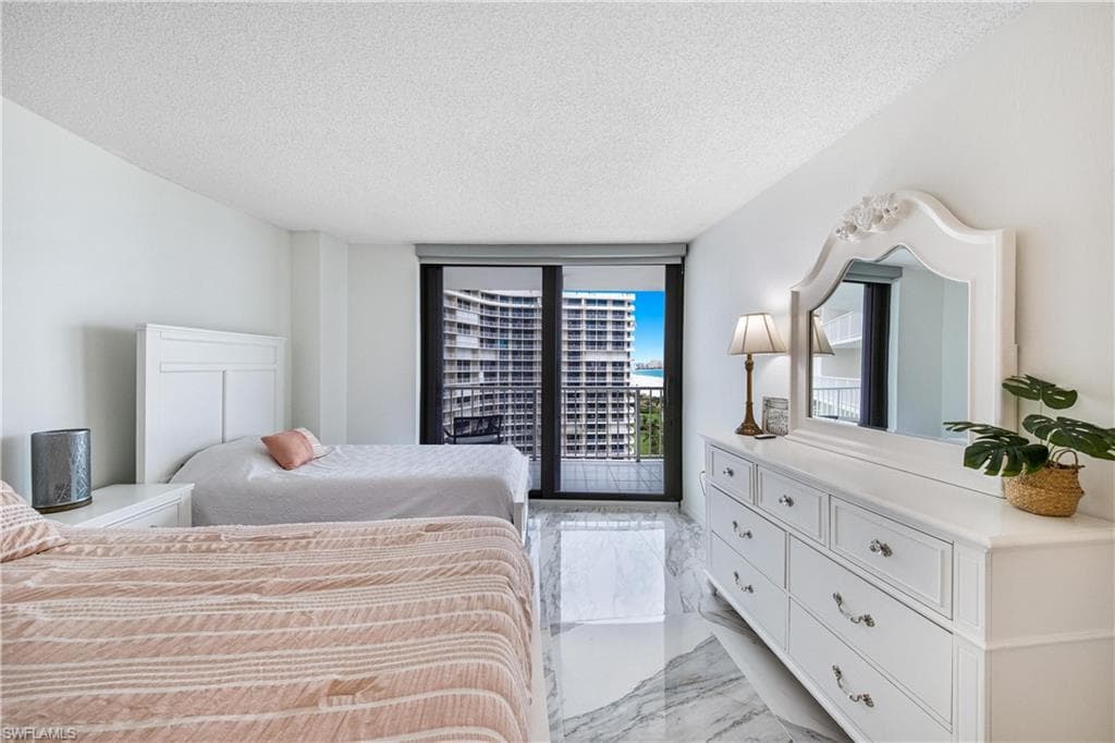 320 Seaview CT 1207-20