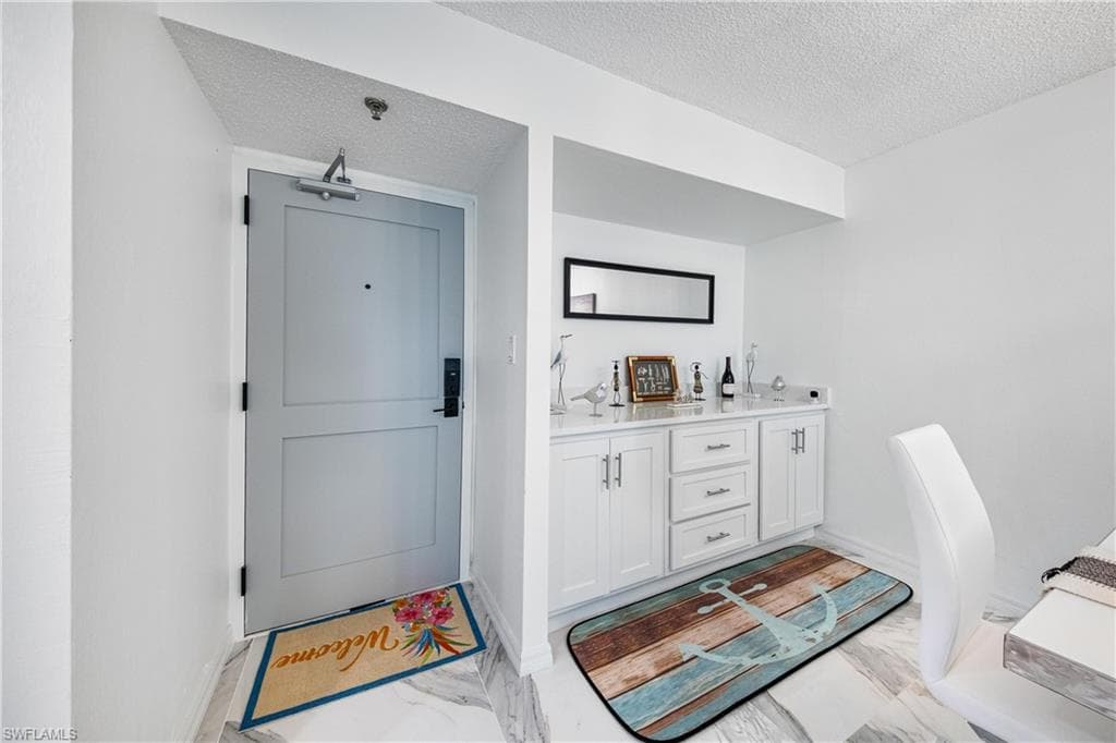 320 Seaview CT 1207-24