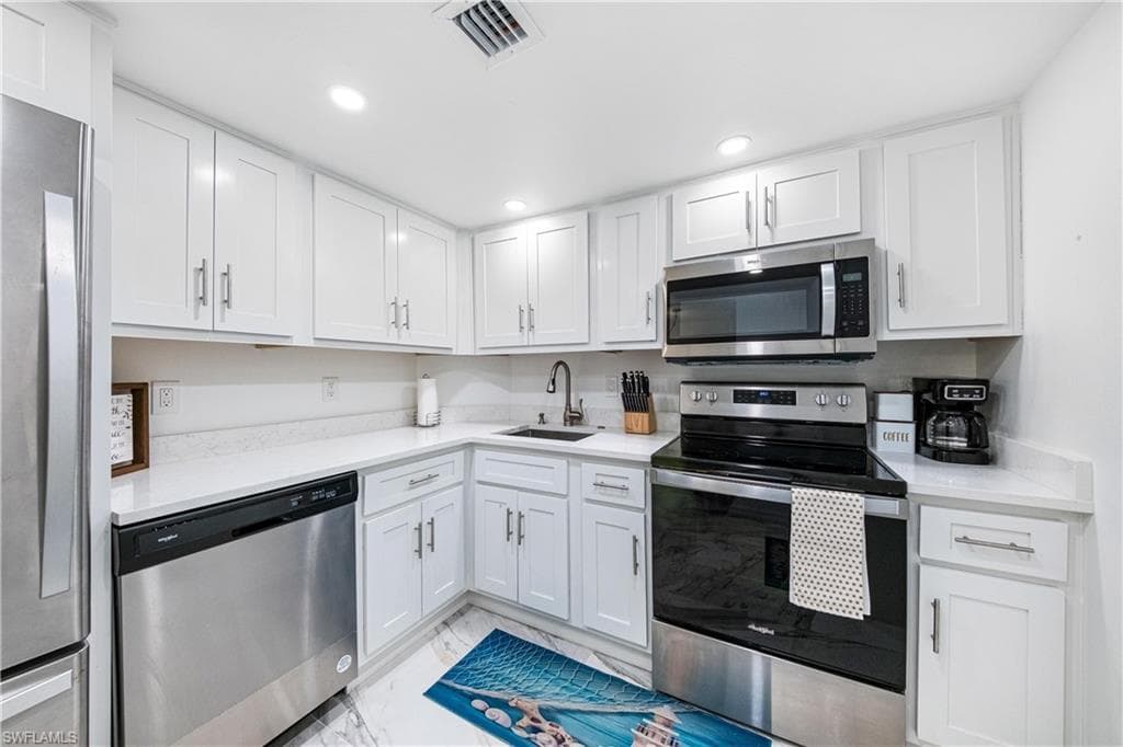 320 Seaview CT 1207-11