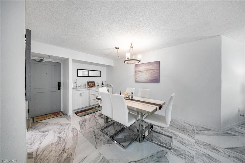 320 Seaview CT 1207-8