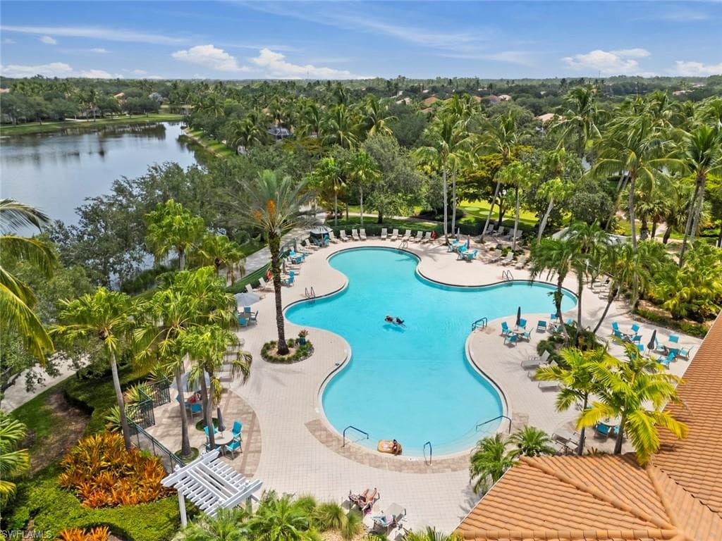 6112 Towncenter CIR-43
