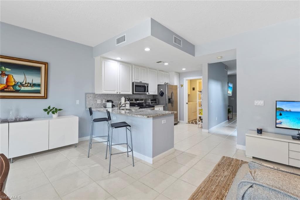 6112 Towncenter CIR-9