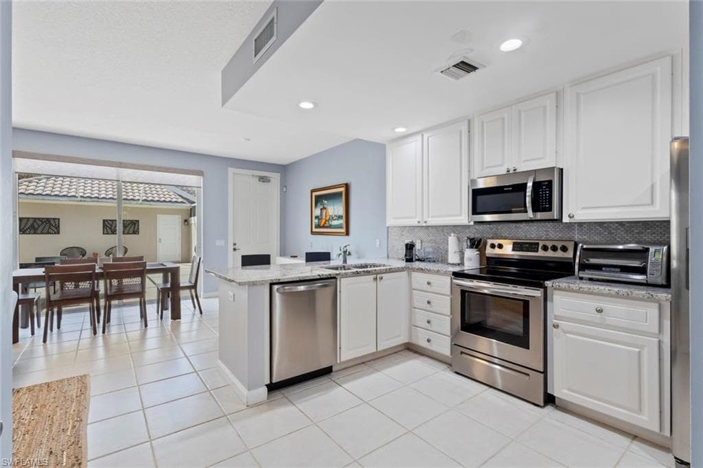 6112 Towncenter CIR-10