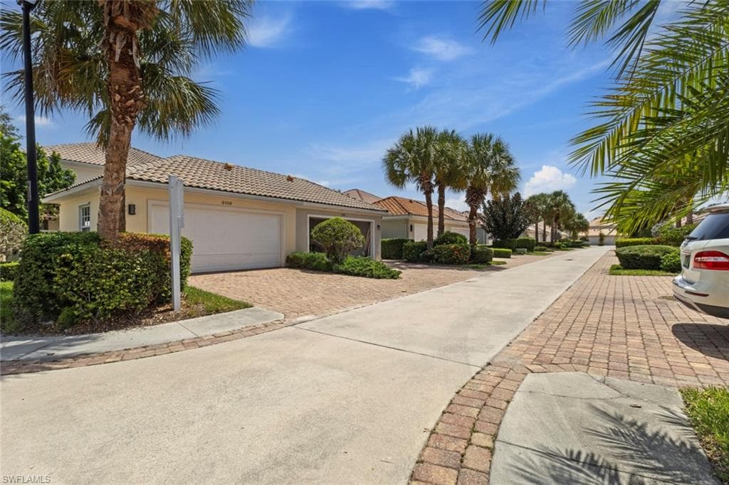 6112 Towncenter CIR-29