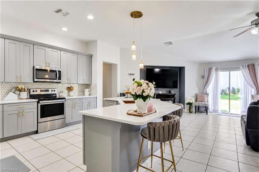 18330 Beauty Berry CT-1