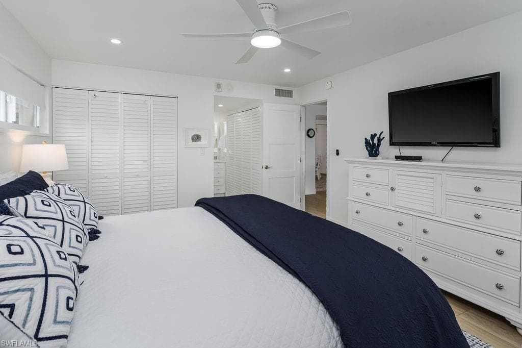 3420 Gulf Shore BLVD N 14-15