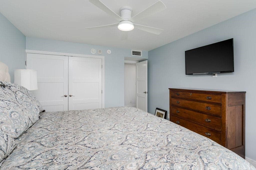 3420 Gulf Shore BLVD N 14-19