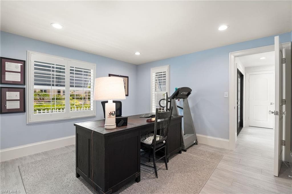 571 Neapolitan LN-12