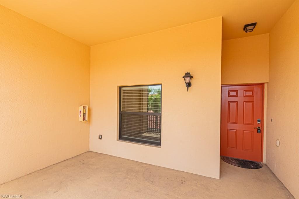 13761 Julias WAY 323-27