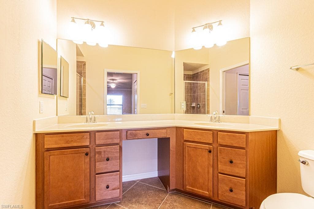 13761 Julias WAY 323-6