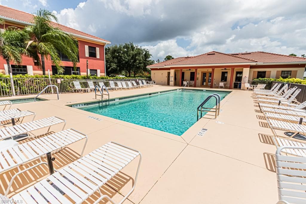 13761 Julias WAY 323-10