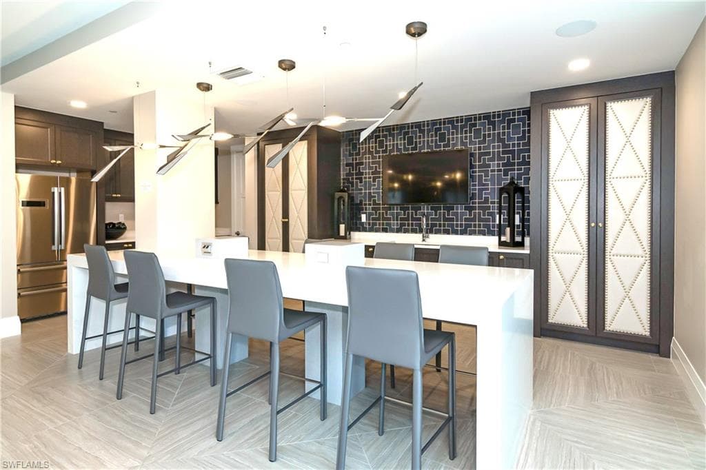 1135 3rd Ave S 318-7