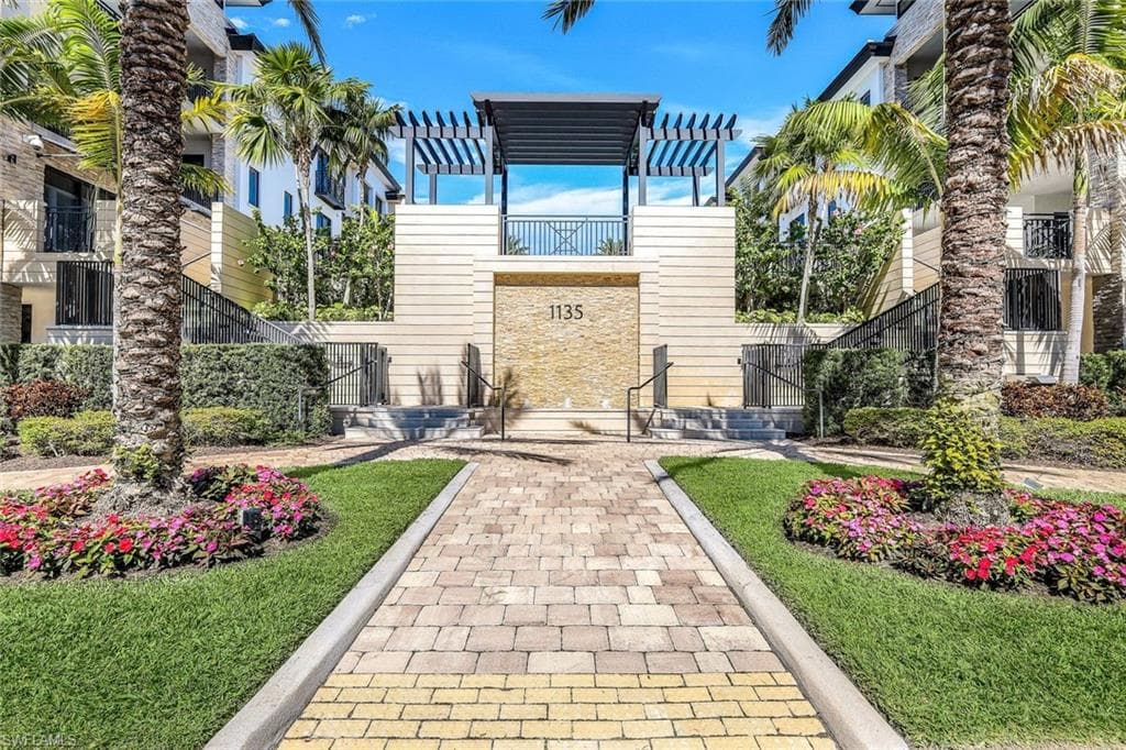 1135 3rd Ave S 318-1