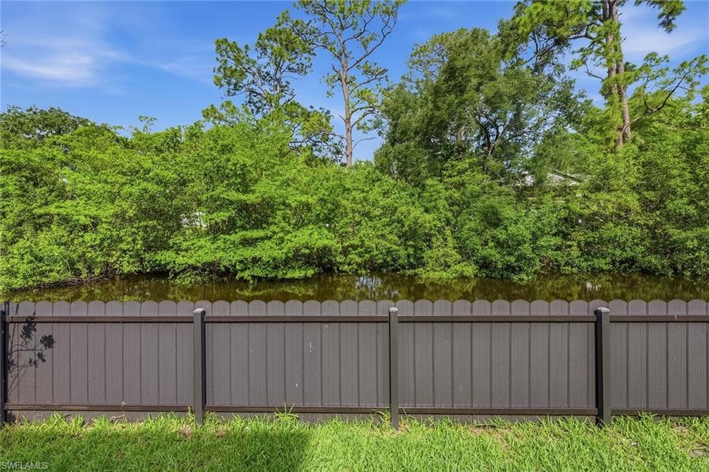 3384 Canal ST-37