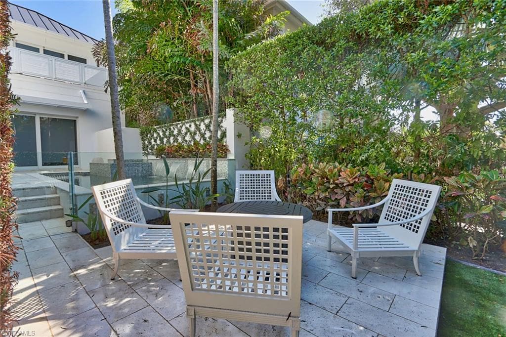 675 2nd ST S-38