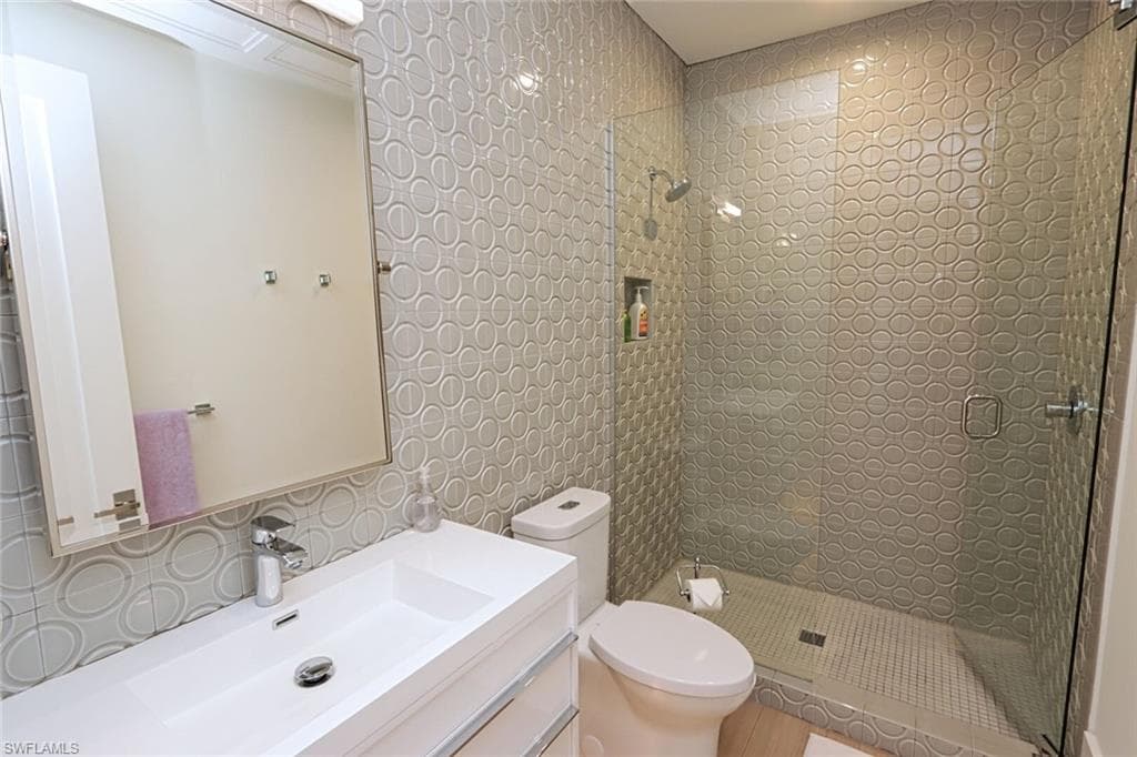 675 2nd ST S-18
