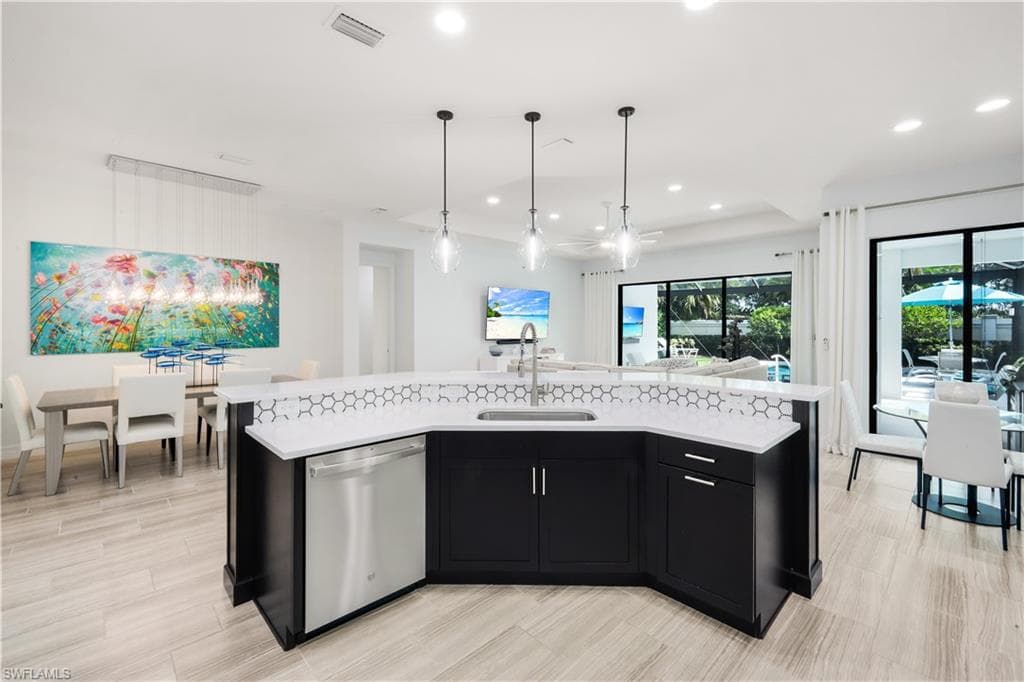 13836 Luna DR-6