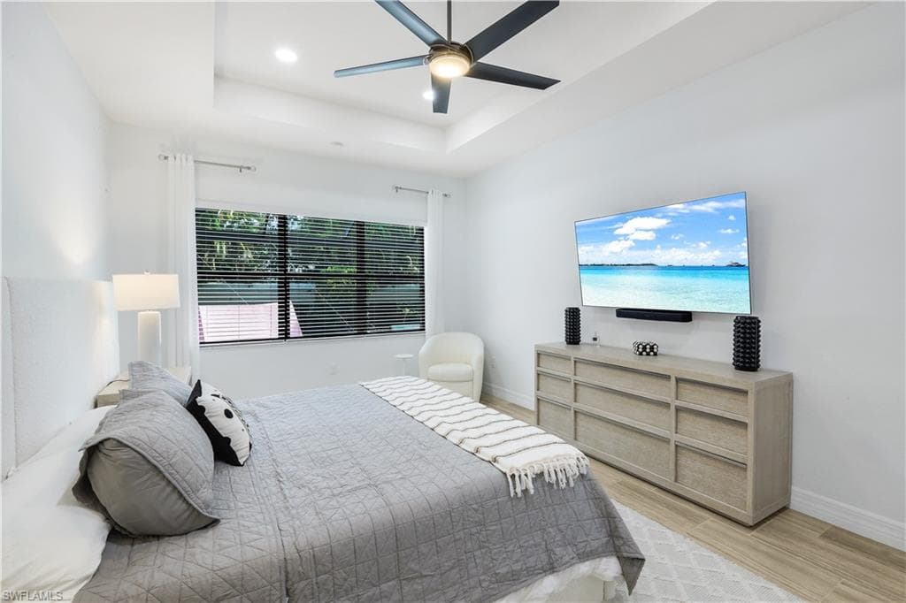 13836 Luna DR-16